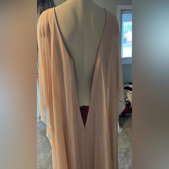 MAX MARA
Dovere Ruffled Cady Dress In Beige - Picture 7 of 14